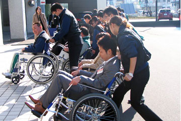介助専門士・福祉への取り組み_当社の重点取り組み事項　車椅子の基本操作